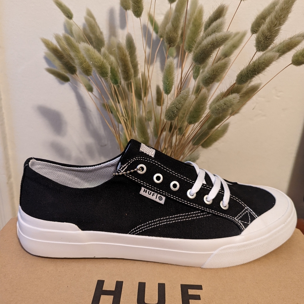 HUF Classic Lo Ess Canvas - BLACK - DEAD STOCK - RARE -NWT